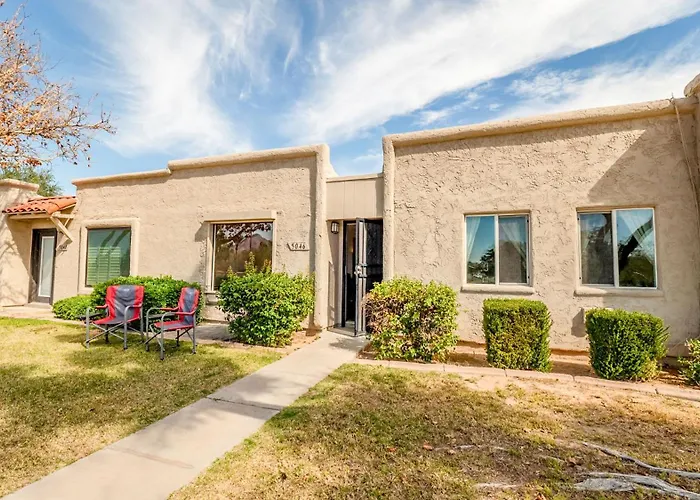 Holiday home 2 Bedroom With Community Pool And Parking