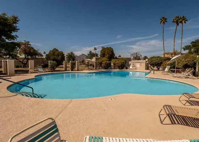 2 Bedroom With Community Pool And Parking Scottsdale
