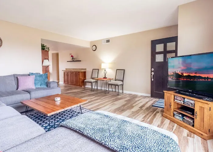 Holiday home 2 Bedroom With Community Pool And Parking
