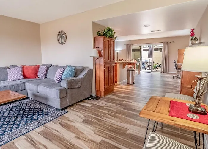 2 Bedroom With Community Pool And Parking Holiday home *