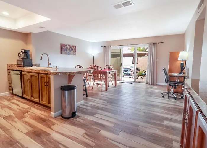 2 Bedroom With Community Pool And Parking Holiday home *