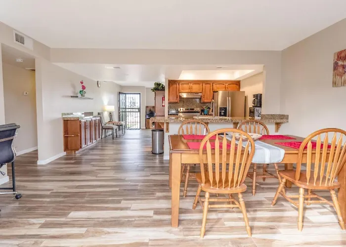 2 Bedroom With Community Pool And Parking * Scottsdale