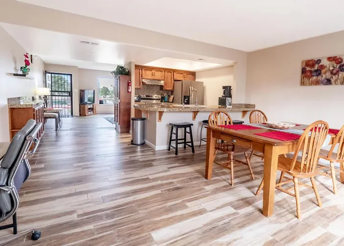 2 Bedroom With Community Pool And Parking *
