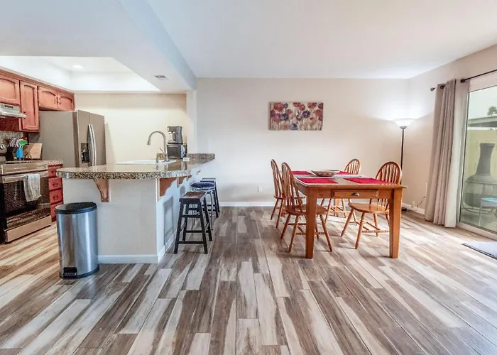 2 Bedroom With Community Pool And Parking *