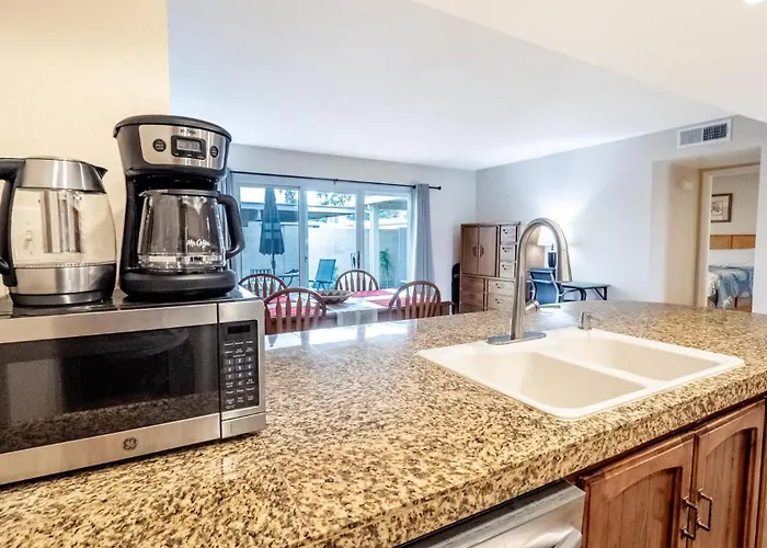 2 Bedroom With Community Pool And Parking Holiday home *