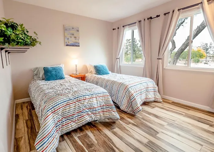 Holiday home 2 Bedroom With Community Pool And Parking