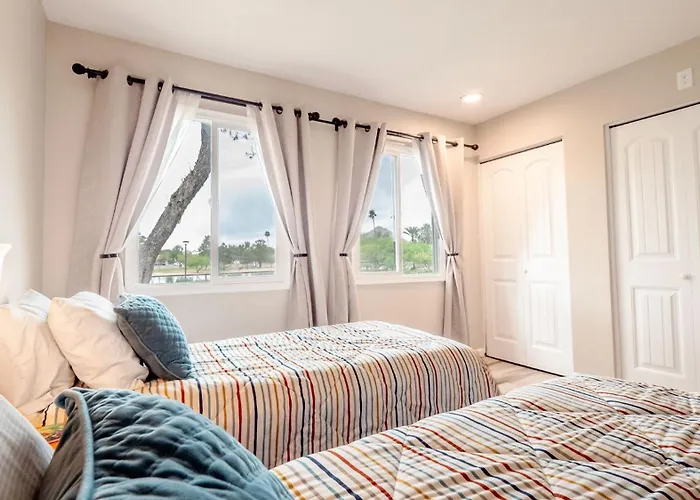 2 Bedroom With Community Pool And Parking Scottsdale