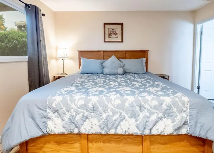2 Bedroom With Community Pool And Parking *