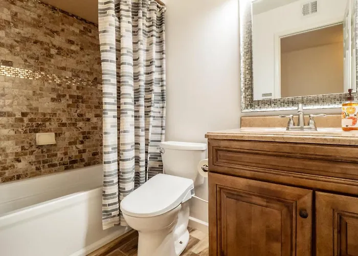 2 Bedroom With Community Pool And Parking * Scottsdale