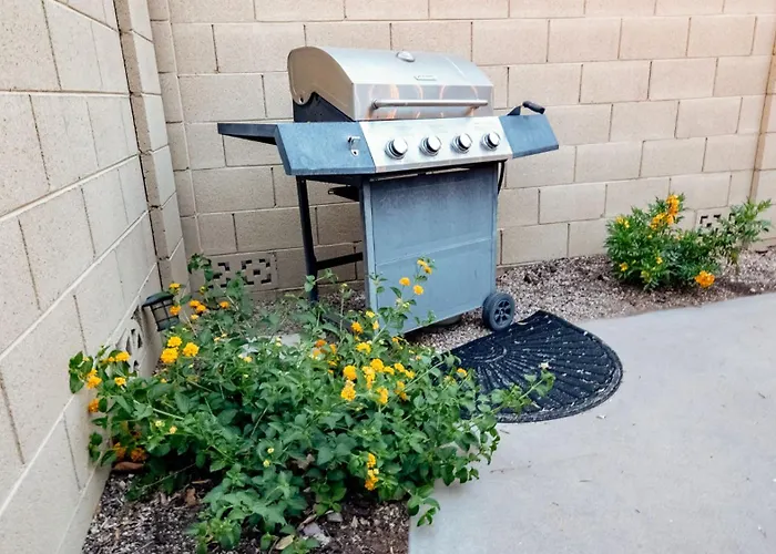 2 Bedroom With Community Pool And Parking Holiday home Scottsdale