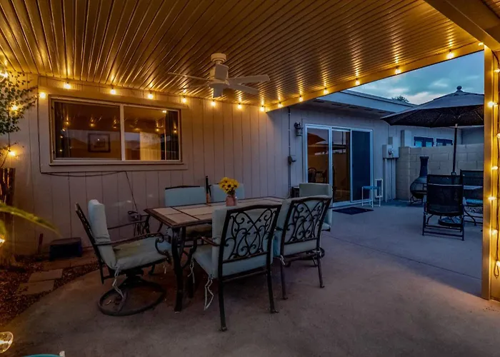 2 Bedroom With Community Pool And Parking Holiday home Scottsdale