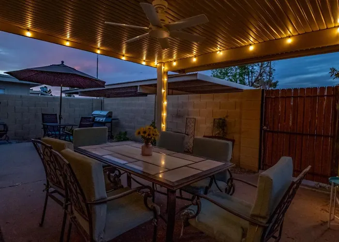 Holiday home 2 Bedroom With Community Pool And Parking Scottsdale