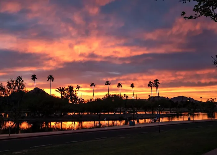 2 Bedroom With Community Pool And Parking Scottsdale