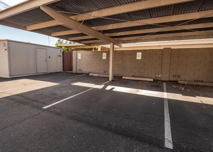 2 Bedroom With Community Pool And Parking Holiday home *